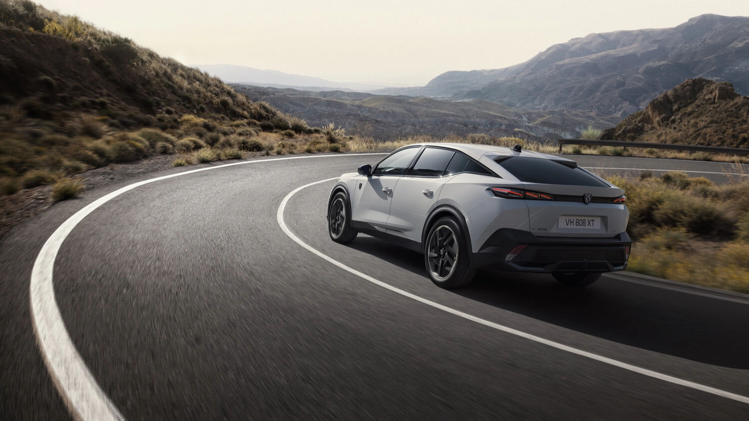 Peugeot E-408 tanıtıldı: 453 KM menzilli tamamen elektrikli otomobil! Peugeot E-408 tanıtıldı: 453 KM menzilli tamamen elektrikli SUV! - 8. Resim