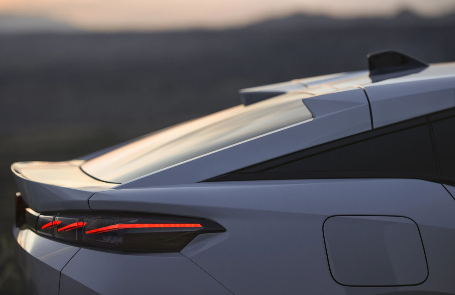 Peugeot E-408 tanıtıldı: 453 KM menzilli tamamen elektrikli otomobil! Peugeot E-408 tanıtıldı: 453 KM menzilli tamamen elektrikli SUV! - 10. Resim