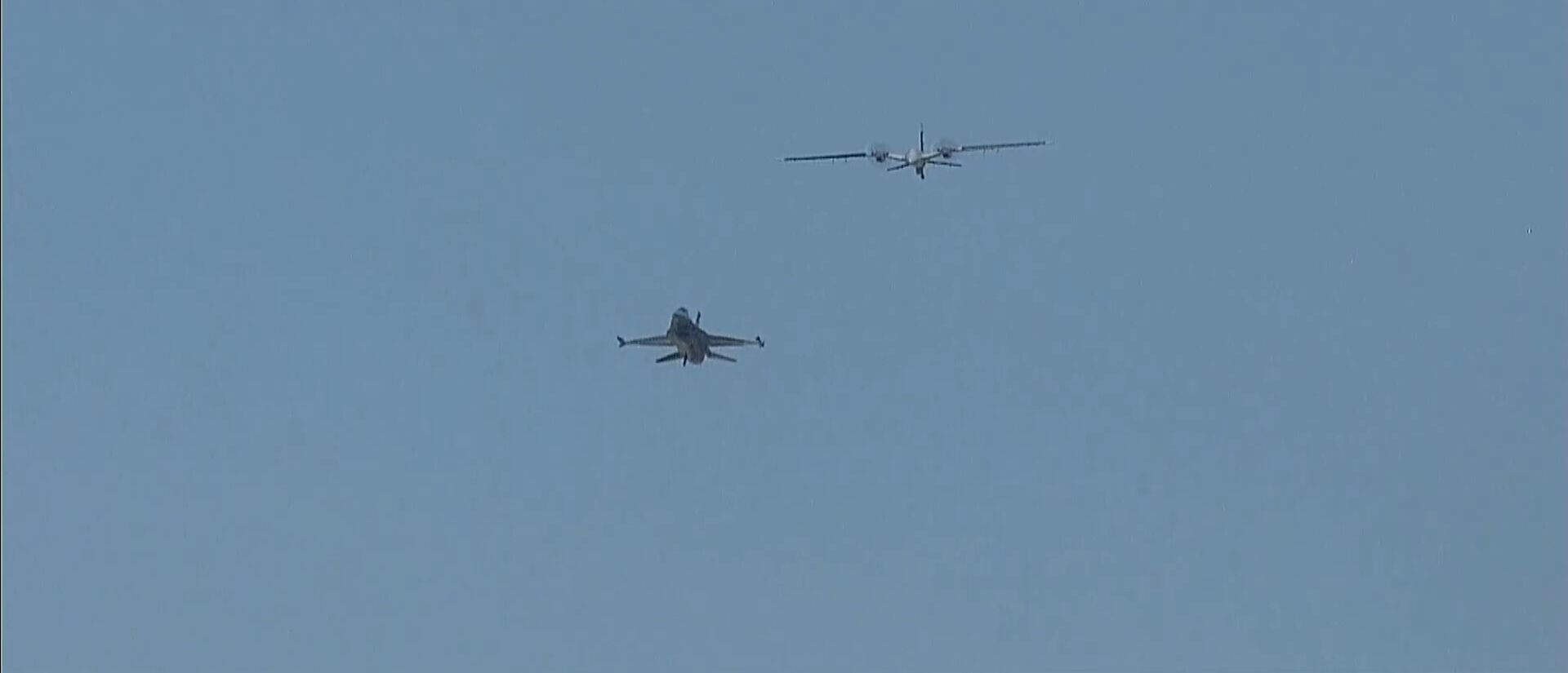 TEKNOFEST Adana'da SOLOTÜRK ve AKINCI'dan bir ilk! Kol uçuşu hayran bıraktı - 3. Resim