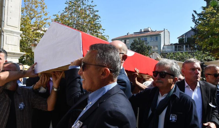 Ali Ağaoğlu gazeteci Güneri Cıvaoğlu’nun cenazesinde ortaya çıktı - 1. Resim