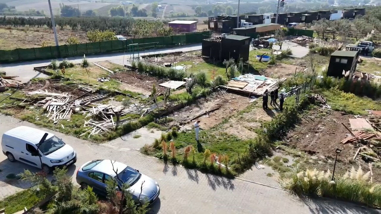 Araziyi parsel parsel böldü, 63 kişiye sattı! 'Tiny house'ların kaçak olduğu ortaya çıktı - 1. Resim