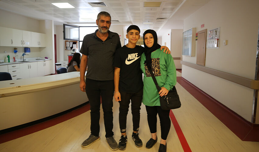 Bacağında ağrı şikayetiyle gitti, gerçek ortaya çıktı! 3 saatlik operasyon sonrası mutlu son Bacağında ağrı şikayetiyle gitti, gerçek ortaya çıktı! 3 saatlik operasyon sonrası mutlu son - 3. Resim