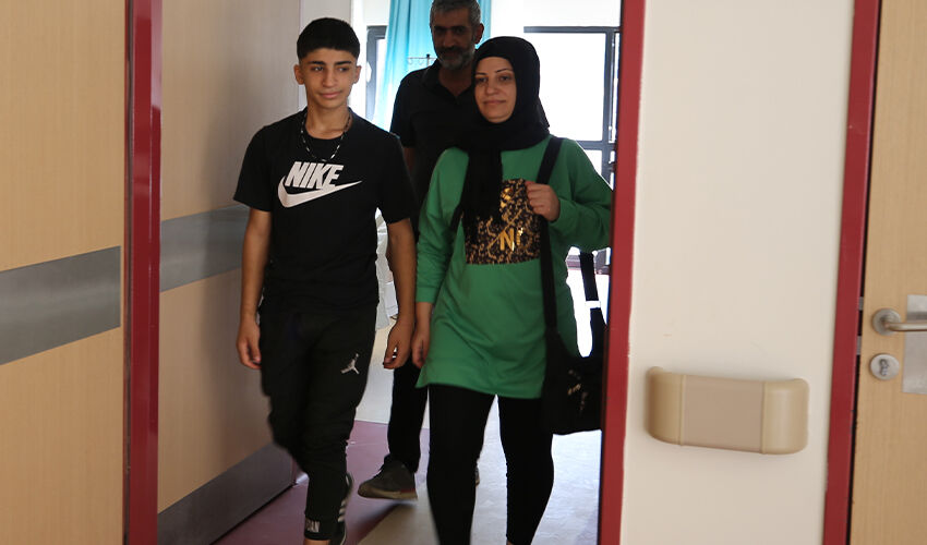 Bacağında ağrı şikayetiyle gitti, gerçek ortaya çıktı! 3 saatlik operasyon sonrası mutlu son Bacağında ağrı şikayetiyle gitti, gerçek ortaya çıktı! 3 saatlik operasyon sonrası mutlu son - 4. Resim