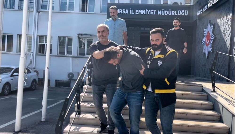 Bursa'da husumetlisini vurmak isteyen şahıs yanlış kişiyi öldürdü Bursa'da husumetlisini vurmak isteyen şahıs yanlış kişiyi öldürdü - 2. Resim