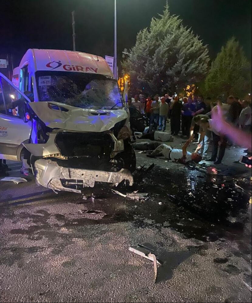 Gaziantep'te can pazarı! Tır işçi servisine çarptı, çok sayıda yaralı var - 2. Resim