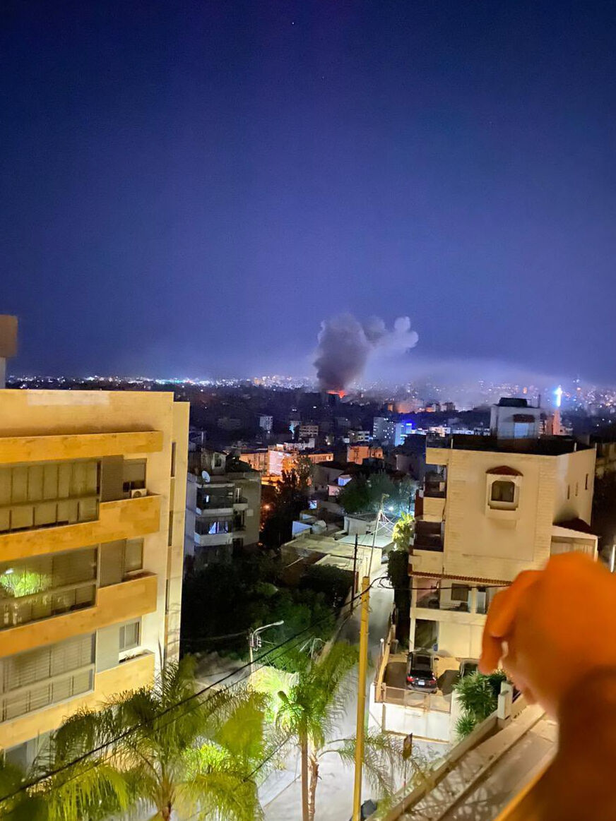 Beyrut'a bombalar peş peşe yağıyor! İsrail kimyasal silahla saldırdı İsrail bir kez daha Beyrut'u vuruyor! 3 büyük patlama duyuldu - 1. Resim