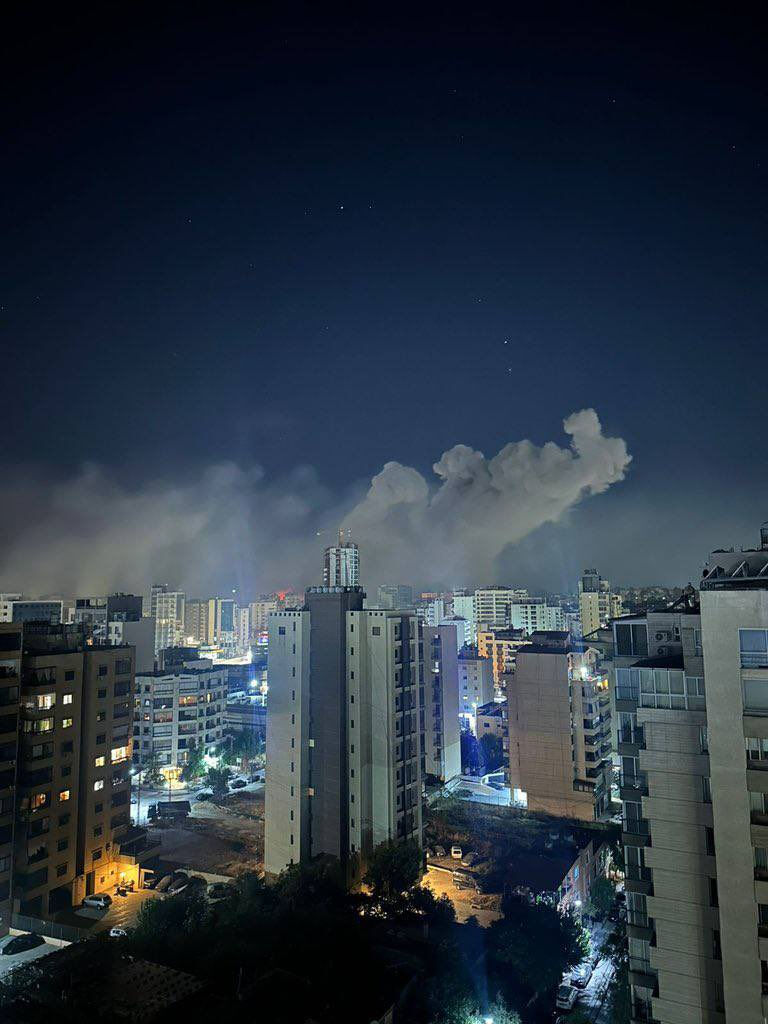 Beyrut'a bombalar peş peşe yağıyor! İsrail kimyasal silahla saldırdı İsrail bir kez daha Beyrut'u vuruyor! 3 büyük patlama duyuldu - 2. Resim