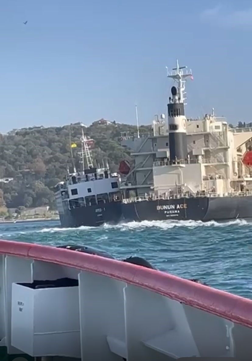 İstanbul Boğazı'nda gemi kazası! İşte çarpışmanın görüntüleri - 1. Resim