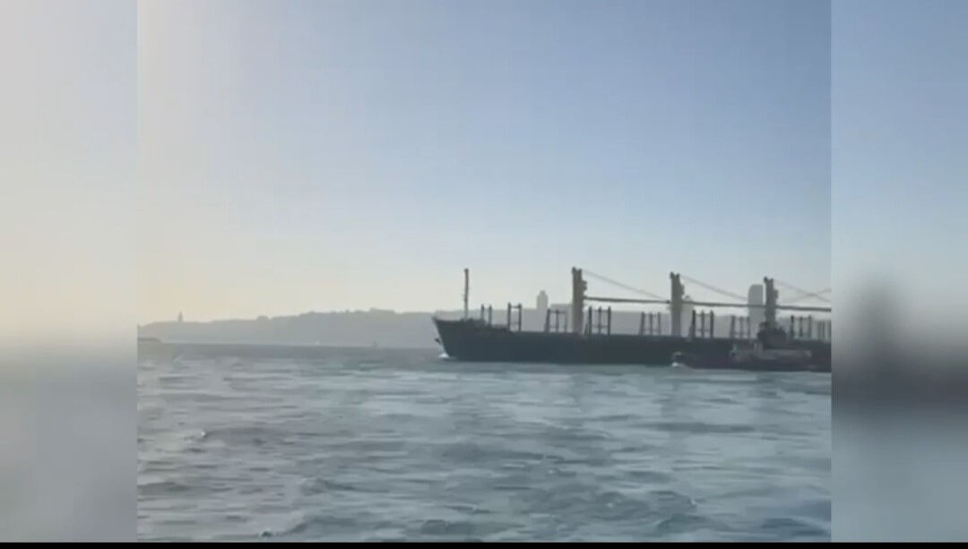 İstanbul Boğazı'nda gemiler çarpıştı! Kurtarma anı kameralarda - 2. Resim