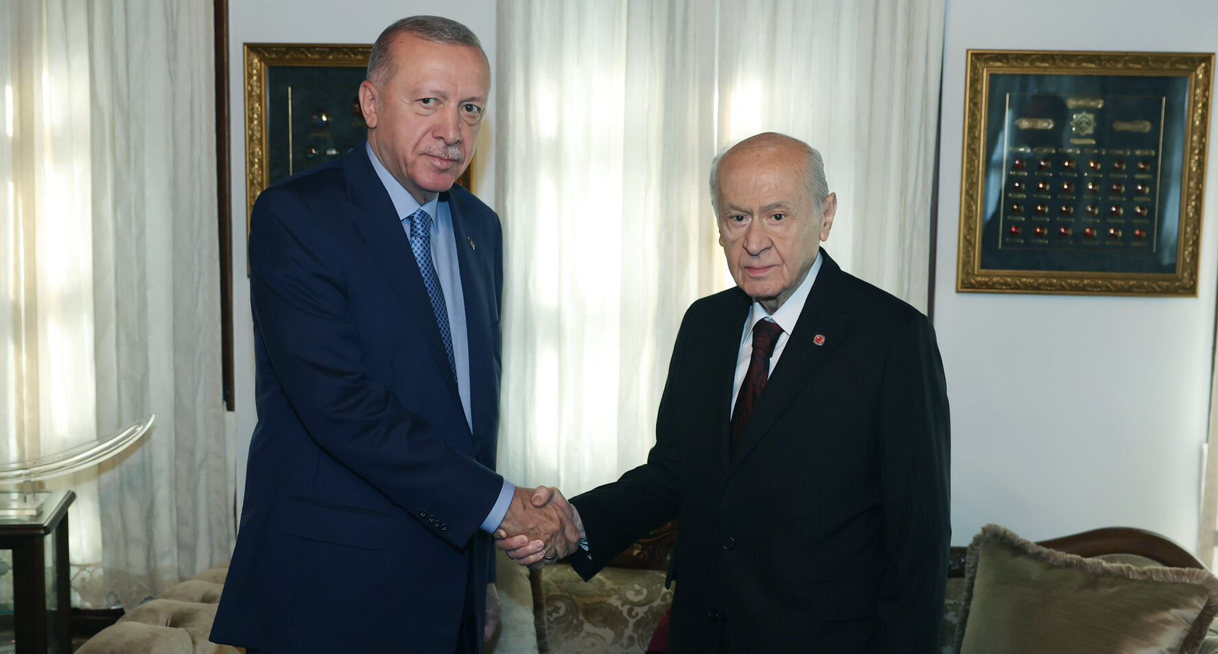 Erdoğan ile Bahçeli'den MGK öncesi sürpriz zirve! ‘İç cephe’yi görüştüler MGK öncesi sürpriz görüşme! Cumhurbaşkanı Erdoğan ve Bahçeli bir araya geldi - 1. Resim