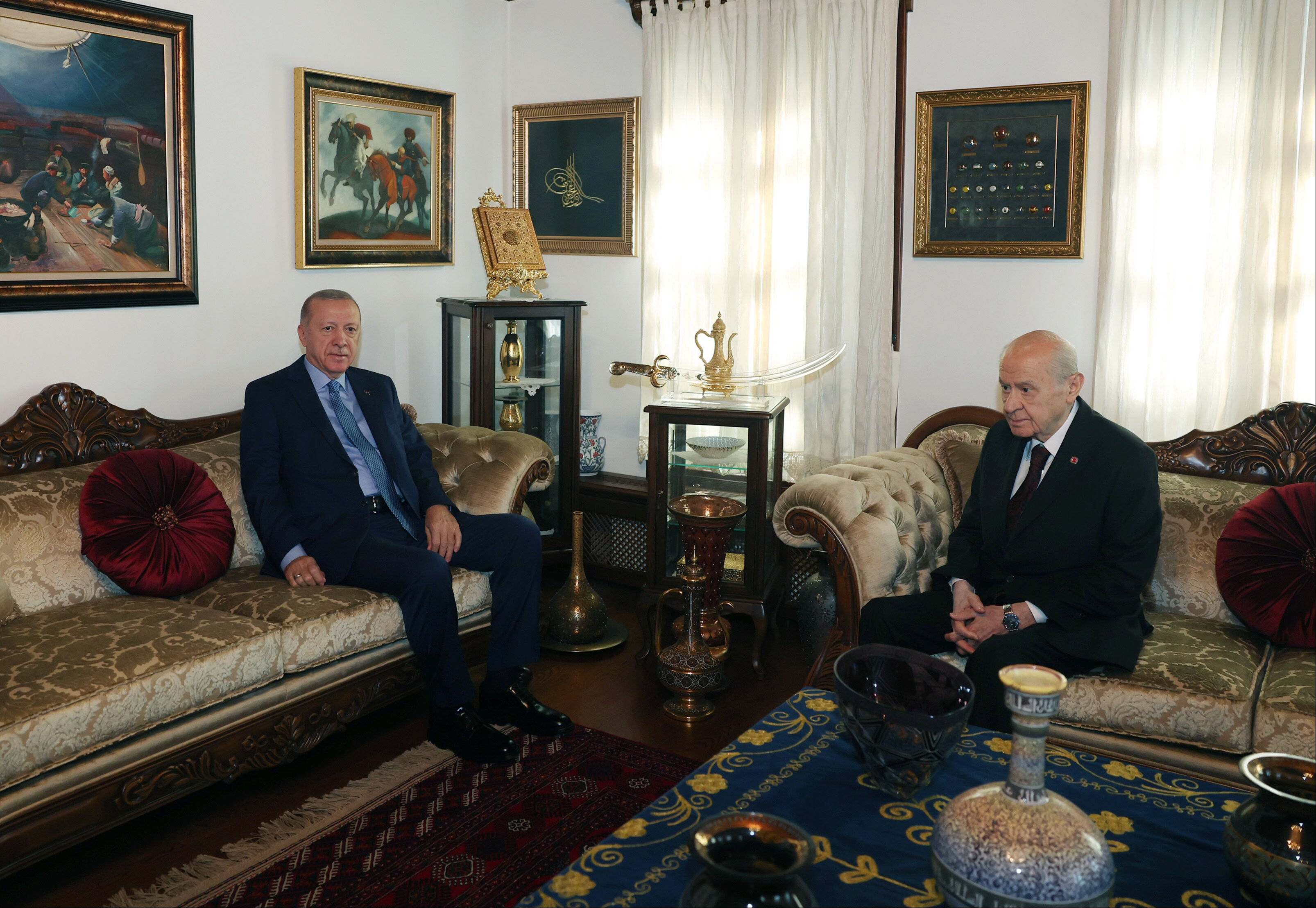 Erdoğan ile Bahçeli'den MGK öncesi sürpriz zirve! ‘İç cephe’yi görüştüler MGK öncesi sürpriz görüşme! Cumhurbaşkanı Erdoğan ve Bahçeli bir araya geldi - 4. Resim