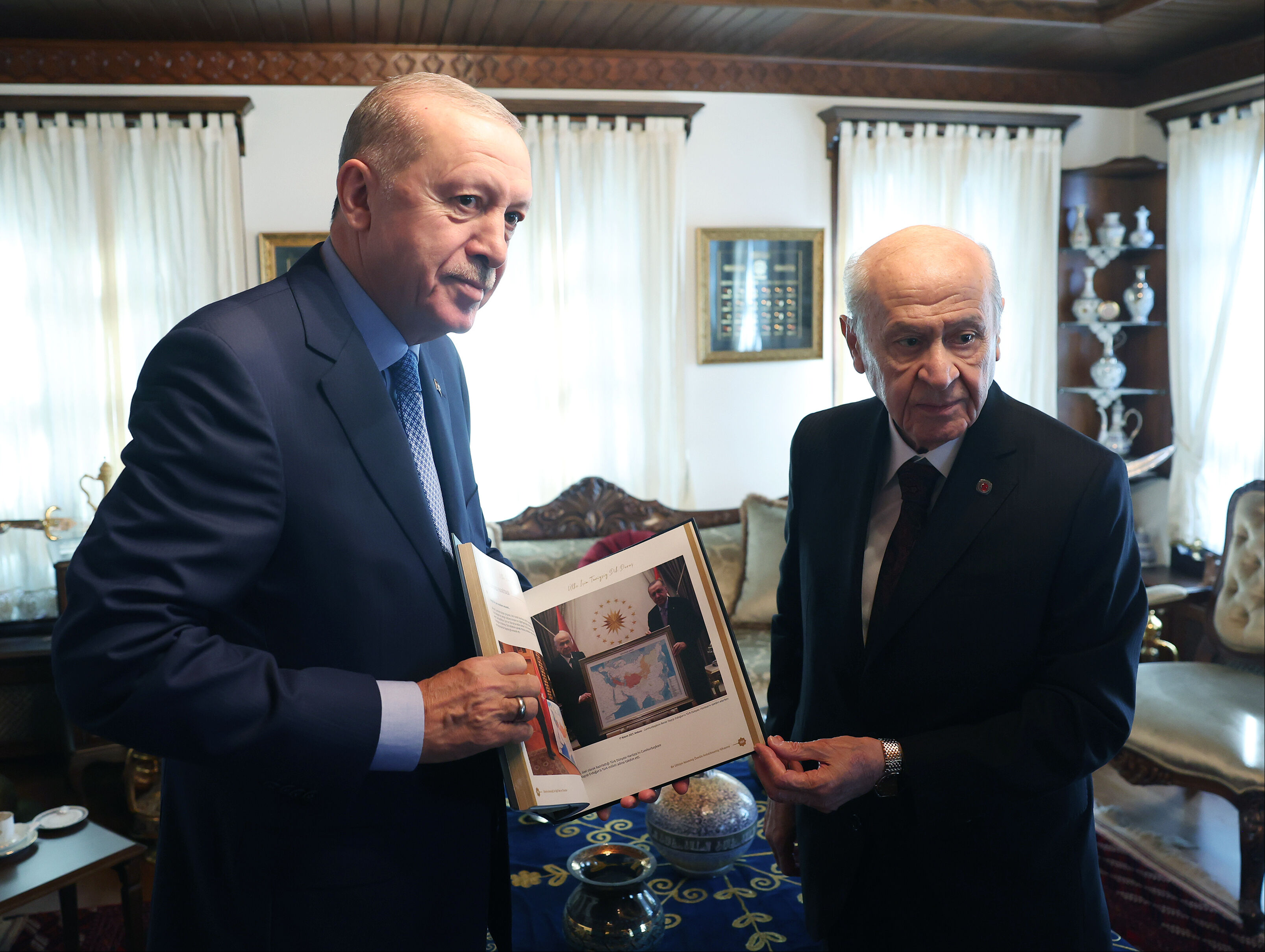 Erdoğan ile Bahçeli'den MGK öncesi sürpriz zirve! ‘İç cephe’yi görüştüler MGK öncesi sürpriz görüşme! Cumhurbaşkanı Erdoğan ve Bahçeli bir araya geldi - 4. Resim