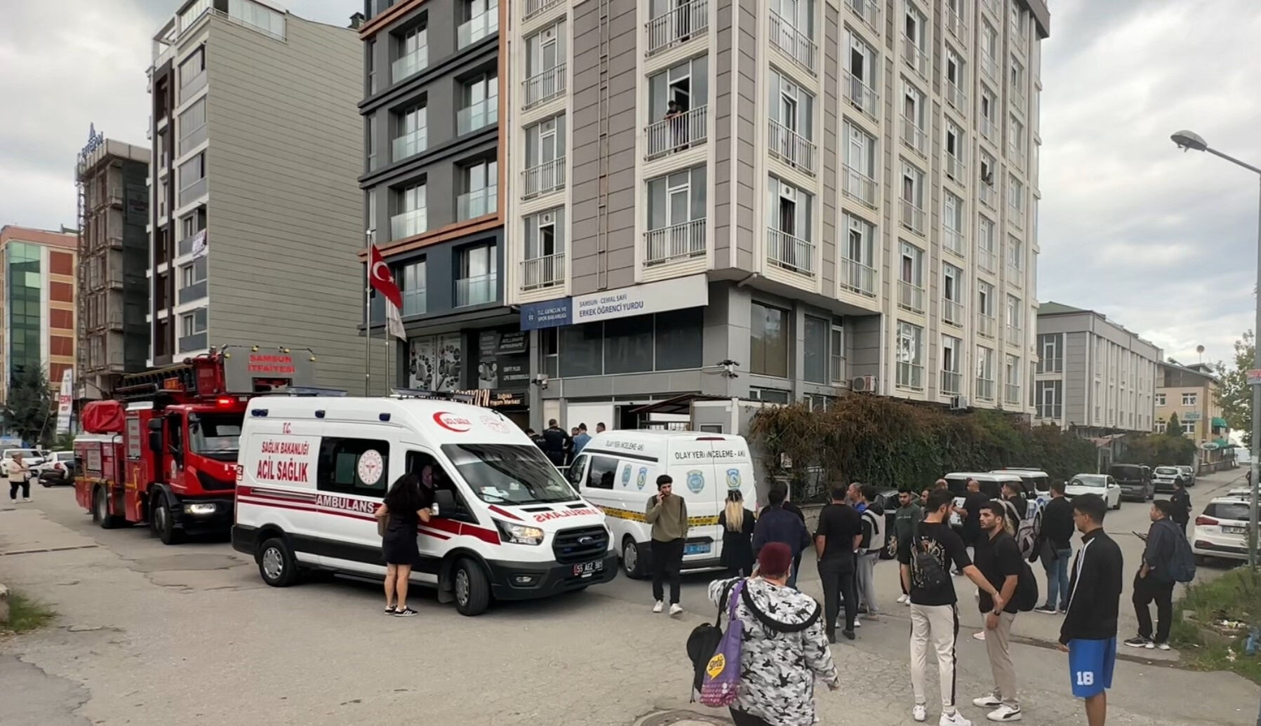 Samsun'da feci intihar! 22 yaşındaki öğrenci yurt binasından atladı Samsun'da feci intihar! 22 yaşındaki öğrenci yurt binasından atladı - 3. Resim