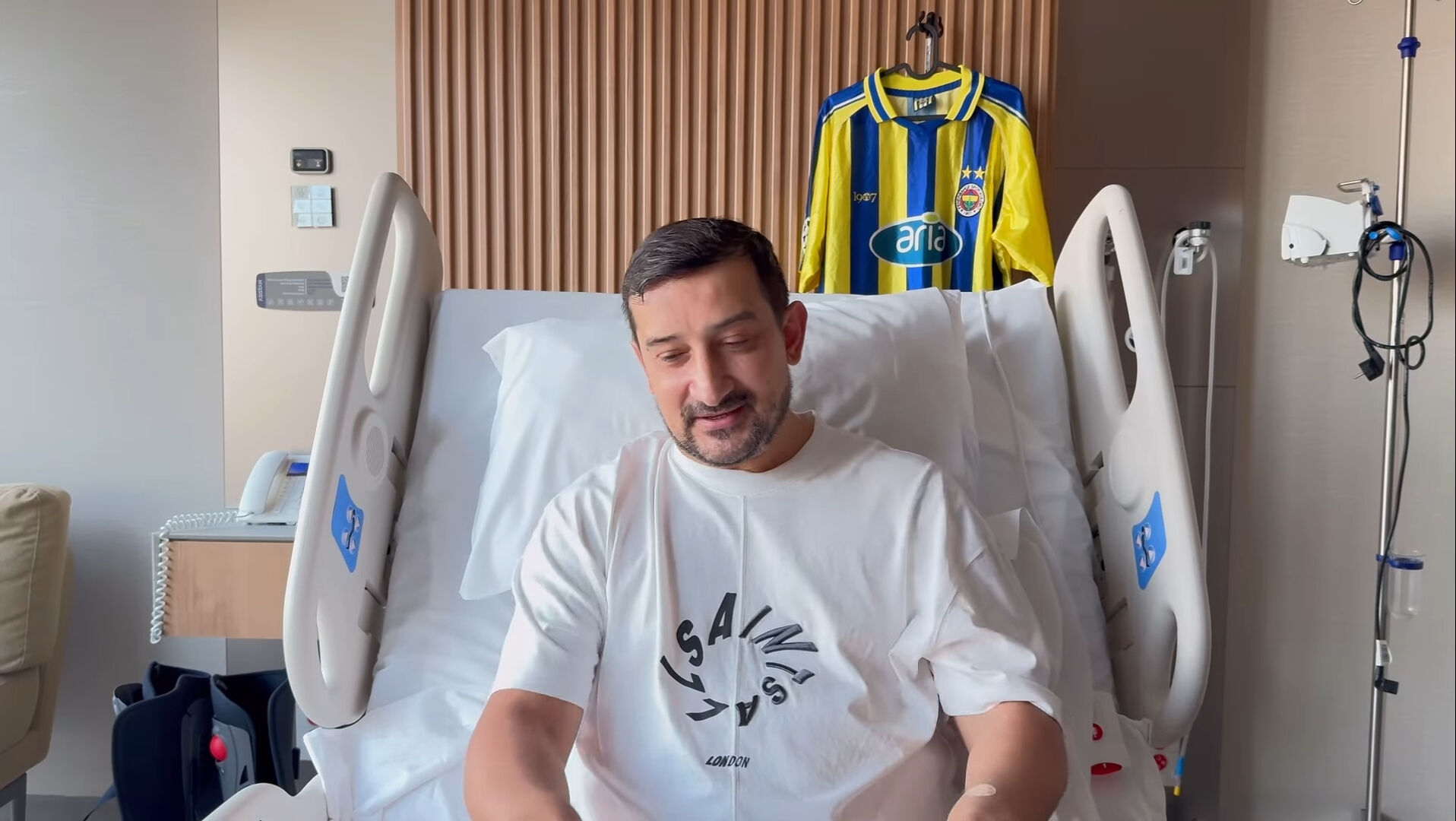 Serhat Akın saldırı sonrası ilk kez konuştu: Bunlar çok aşağılıkça... Serhat Akın saldırı sonrası ilk kez konuştu: Bunlar çok aşağılıkça... - 2. Resim