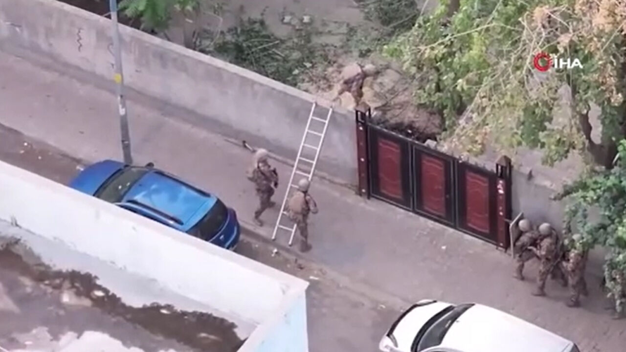 Zehir tacirlerine 51 ilde dev operasyon! 644 kişi yakalandı Zehir tacirlerine 51 ilde dev operasyon! 644 kişi yakalandı - 1. Resim