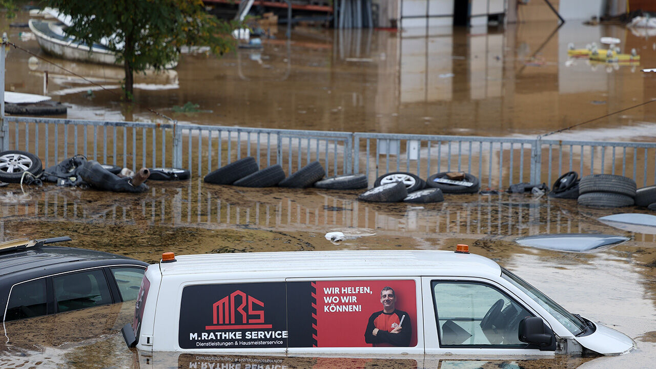 Bosna Hersek'te sel felaketi! Çok sayıda ölü var Borna Hersek'te sel felaketi! Çok sayıda ölü var - 1. Resim