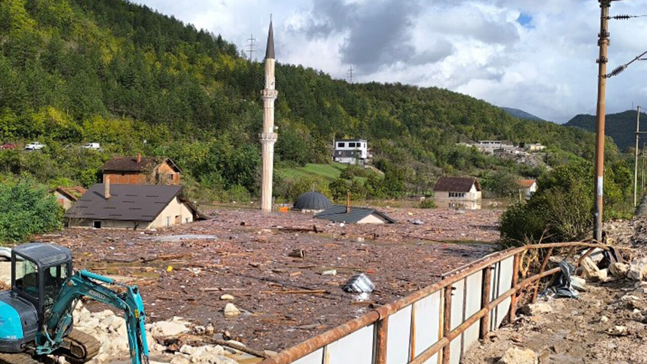 Bosna Hersek'te sel felaketi! Çok sayıda ölü var Borna Hersek'te sel felaketi! Çok sayıda ölü var - 3. Resim