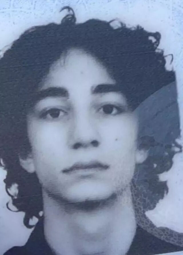 Fatih'te dehşet anları! Kadının başını kesip surlardan atladı Fatih'te dehşet anları! Kadının başını kesip surlardan atladı - 3. Resim