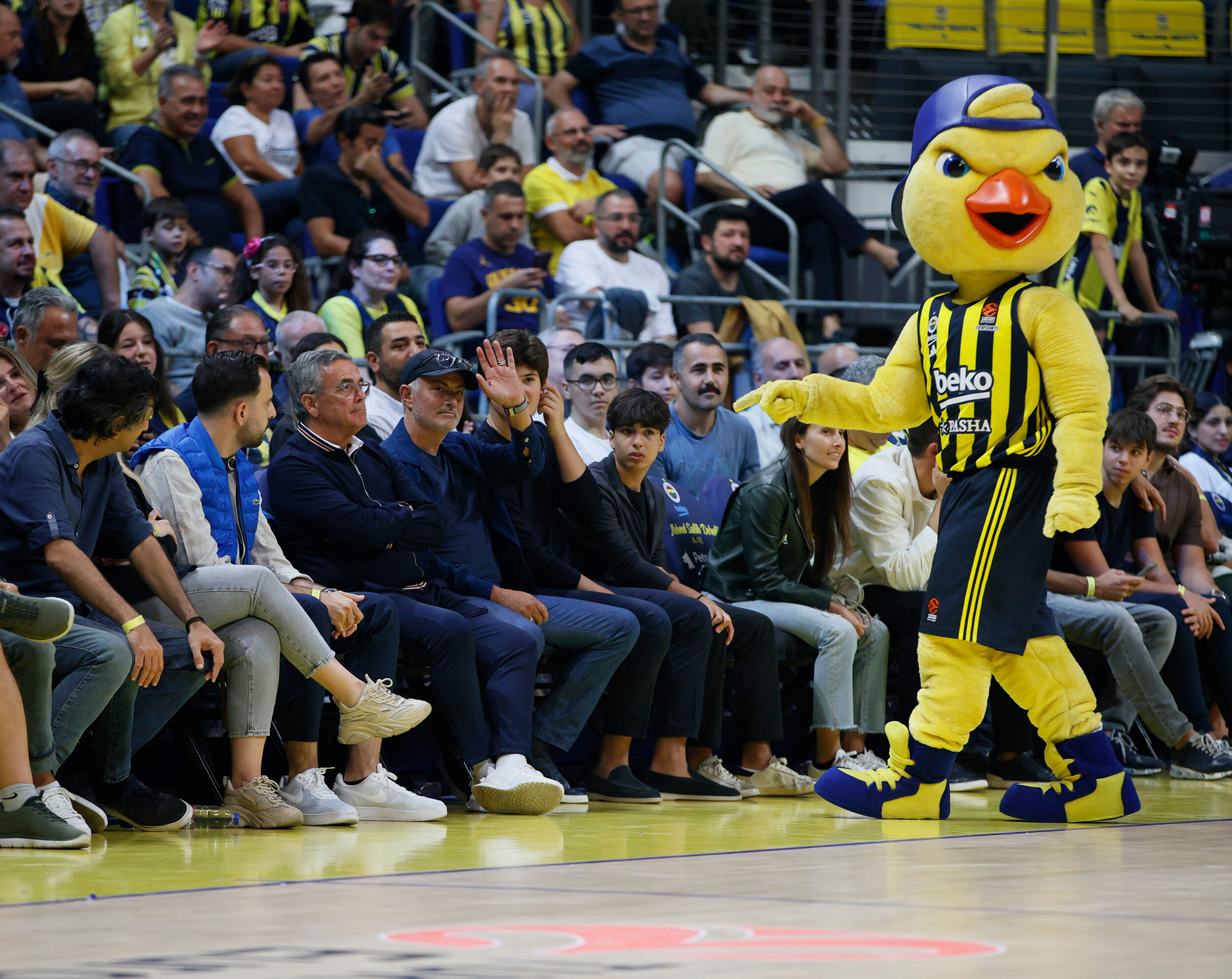 Fenerbahçe Beko, THY Euroleague'deki ilk galibiyetini aldı! Fenerbahçe Beko, THY Euroleague'deki ilk galibiyetini aldı! - 3. Resim