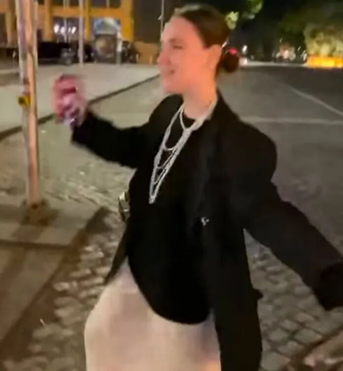 Gürcistan’da sosyal medya fenomeni dans ederken alt geçitten düşerek öldü - 3. Resim