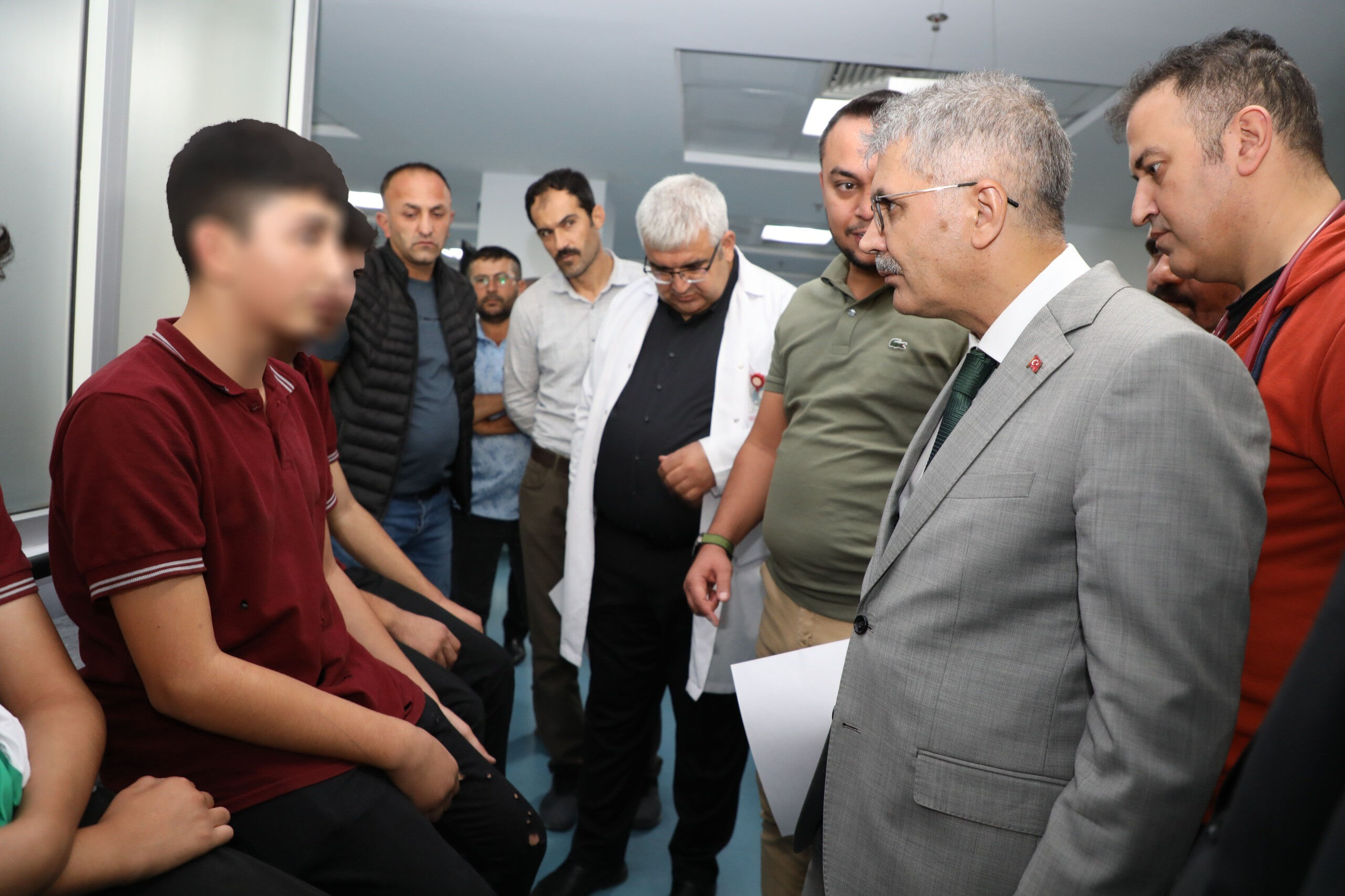 Hababam Sınıfı sahnesi gerçek oldu! Deney tüpü kırıldı, öğrenciler yaralandı - 1. Resim