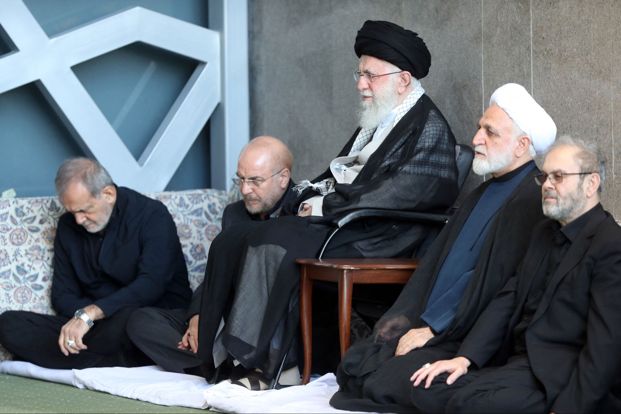 Hamaney on binlerin önünde İsrail'i uyardı: Acele etmeyeceğiz, gerekirse yine vuracağız Hamaney on binlerin önünde İsrail'i uyardı: Acele etmeyeceğiz, gerekirse yine vuracağız - 5. Resim