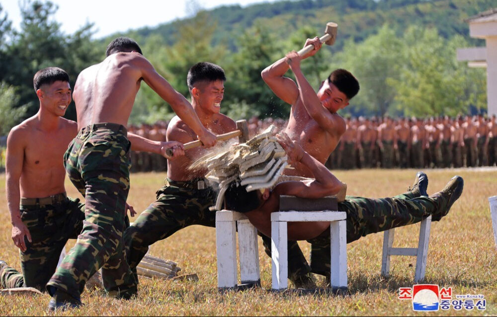Kim ordusunun arkasına aldı ve Güney Kore'ye seslendi: ABD'ye çok güvenmeyin, her şeyimizle saldırırız Kim ordusunun arkasına aldı ve Güney Kore'ye seslendi: ABD'ye çok güvenmeyin, her şeyimizle saldırırız - 5. Resim