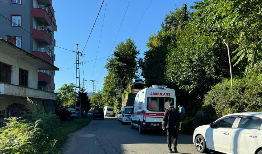 Rize’de evlat vahşeti! Babasını öldürdü, annesini yaraladı - 1. Resim