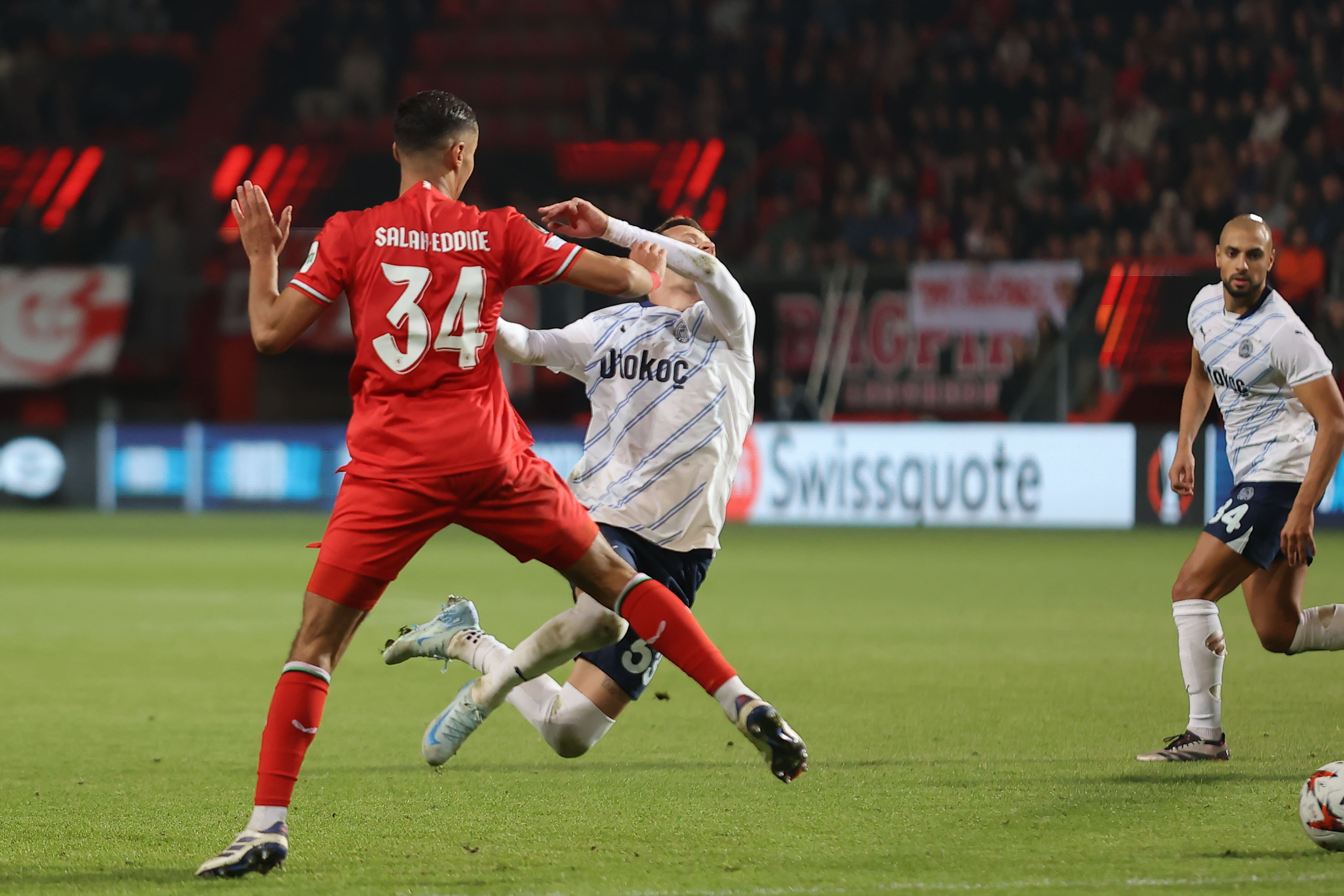 Twente - Fenerbahçe maçı sonrası spor yazarlarından olay sözler Twente - Fenerbahçe maçı sonrası spor yazarlarından olay sözler - 1. Resim