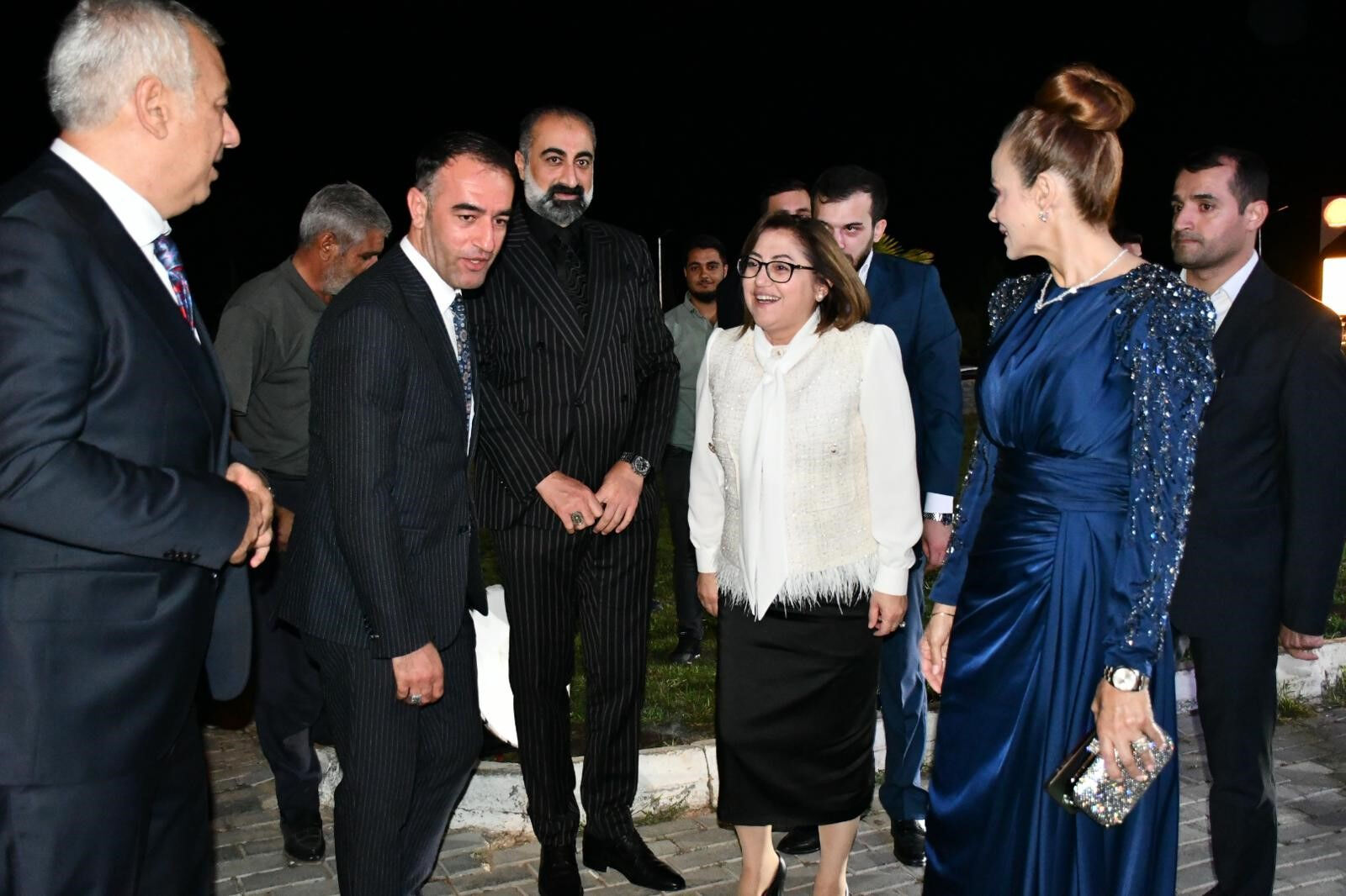 Aşiret düğününde paralar havada uçuştu! Çiftin nikah şahidi Fatma Şahin oldu Aşiret düğününde paralar havada uçuştu! Çiftin nikah şahidi Fatma Şahin oldu - 5. Resim