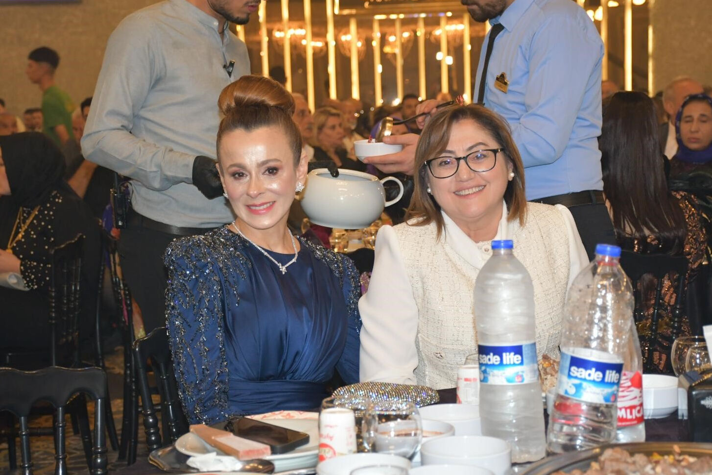 Aşiret düğününde paralar havada uçuştu! Çiftin nikah şahidi Fatma Şahin oldu Aşiret düğününde paralar havada uçuştu! Çiftin nikah şahidi Fatma Şahin oldu - 3. Resim