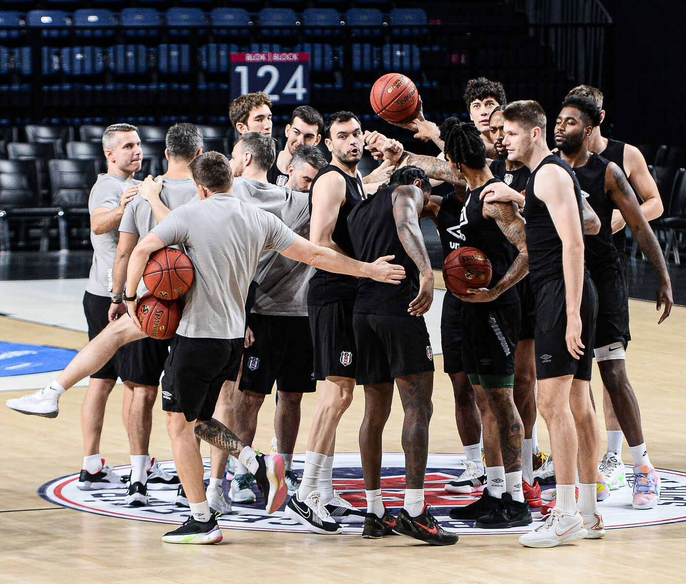 Beşiktaş Fibabanka-Hapoel Tel Aviv maçı Belgrad'a alındı! Gözler Beşiktaş-Maccabi karşılaşmasında... - 1. Resim