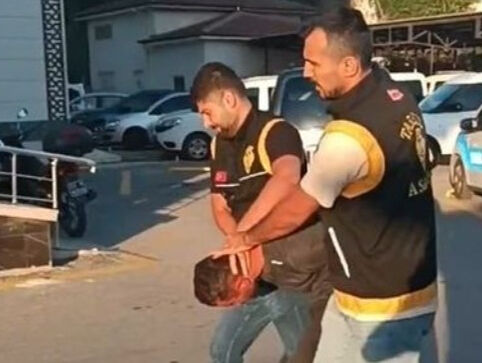 Beyoğlu'nda genç kızı zorla öpüp üzerine kapanmıştı! Sapığın ifadesi pes dedirtti Beyoğlu'nda genç kızı zorla öpüp üzerine kapanmıştı! Sapığın ifadesi pes dedirtti - 2. Resim