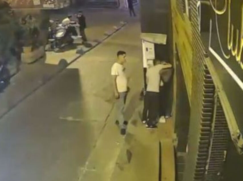 Beyoğlu'nda genç kızı zorla öpüp üzerine kapanmıştı! Sapığın ifadesi pes dedirtti Beyoğlu'nda genç kızı zorla öpüp üzerine kapanmıştı! Sapığın ifadesi pes dedirtti - 1. Resim