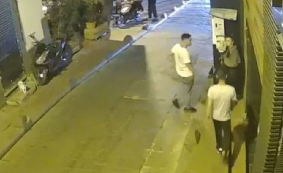 Beyoğlu'nda genç kızı zorla öpüp üzerine kapanmıştı! Sapığın ifadesi pes dedirtti Beyoğlu'nda genç kızı zorla öpüp üzerine kapanmıştı! Sapığın ifadesi pes dedirtti - 3. Resim