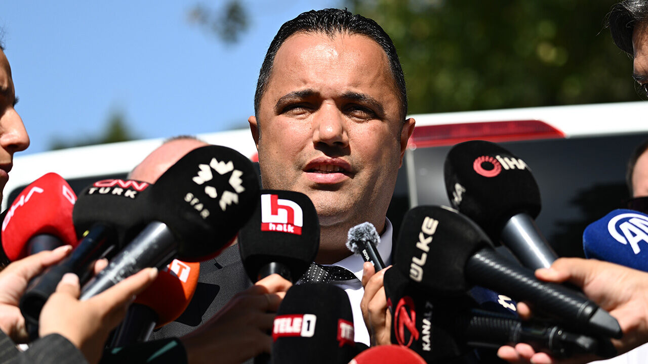 Cem Garipoğlu'nun mezarından naylon poşet çıktı! Karabulut ailesi harekete geçti Cem Garipoğlu'nun mezarından naylon poşet çıktı! Karabulut ailesi harekete geçti - 4. Resim