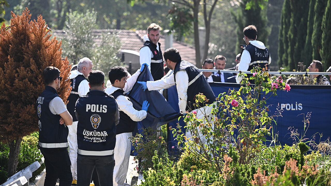 Cem Garipoğlu'nun mezarından naylon poşet çıktı! Karabulut ailesi harekete geçti Cem Garipoğlu'nun mezarından naylon poşet çıktı! Karabulut ailesi harekete geçti - 3. Resim