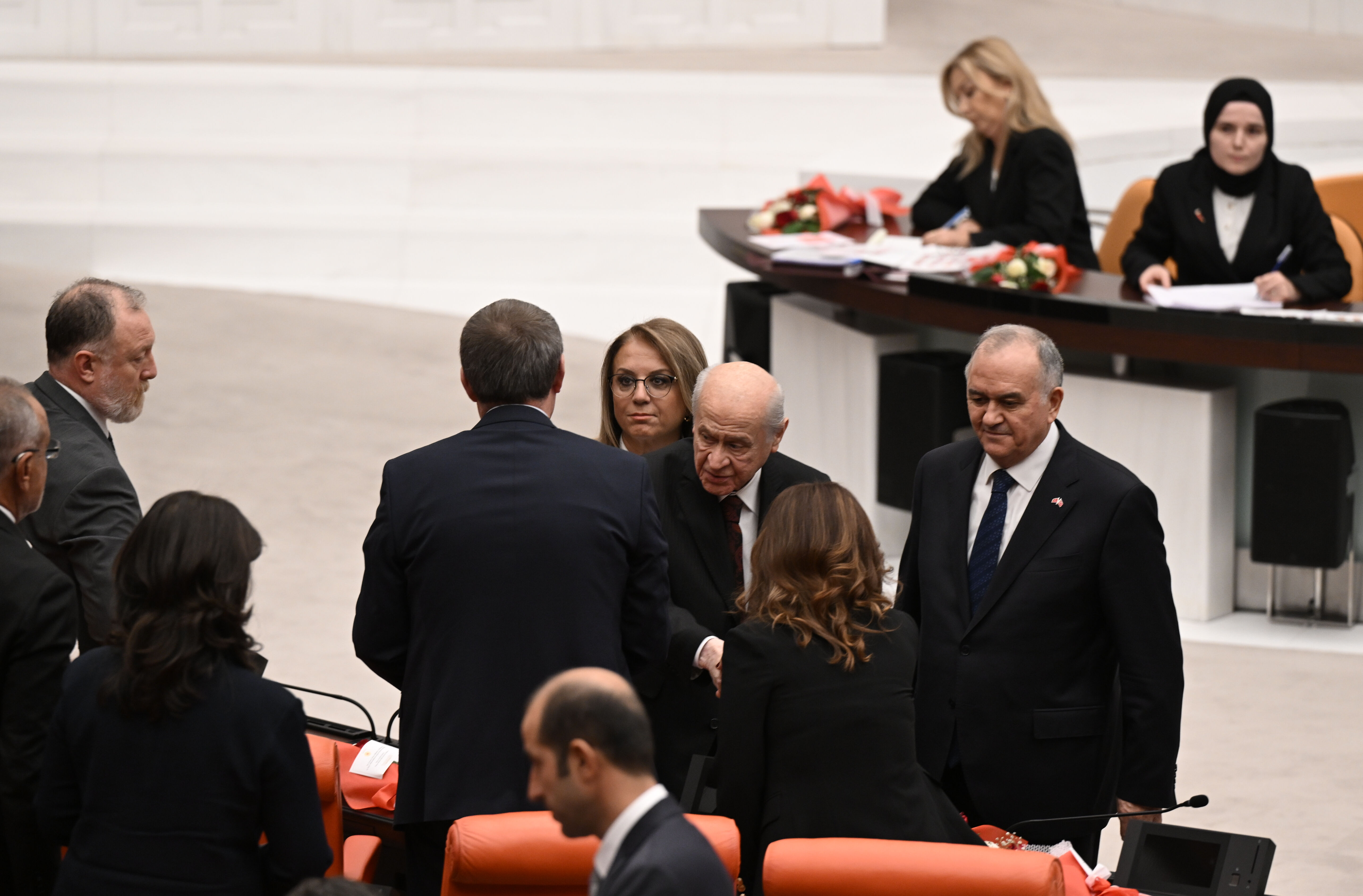 Devlet Bahçeli'den DEM Parti çıkışı! Tokalaşmanın sebebini açıkladı Devlet Bahçeli'den DEM Parti çıkışı! Tokalaşmanın sebebini açıkladı - 1. Resim