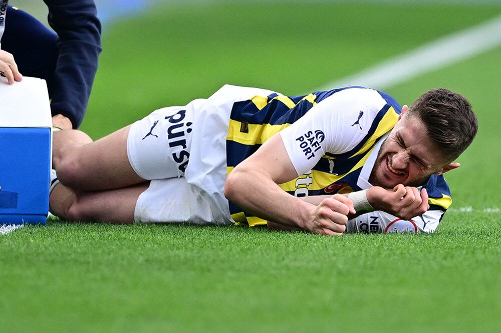 Fenerbahçe'den kötü haber! Milli futbolcu İsmail Yüksek sakatlandı Fenerbahçe'den kötü haber! Milli futbolcu İsmail Yüksek sakatlandı - 1. Resim