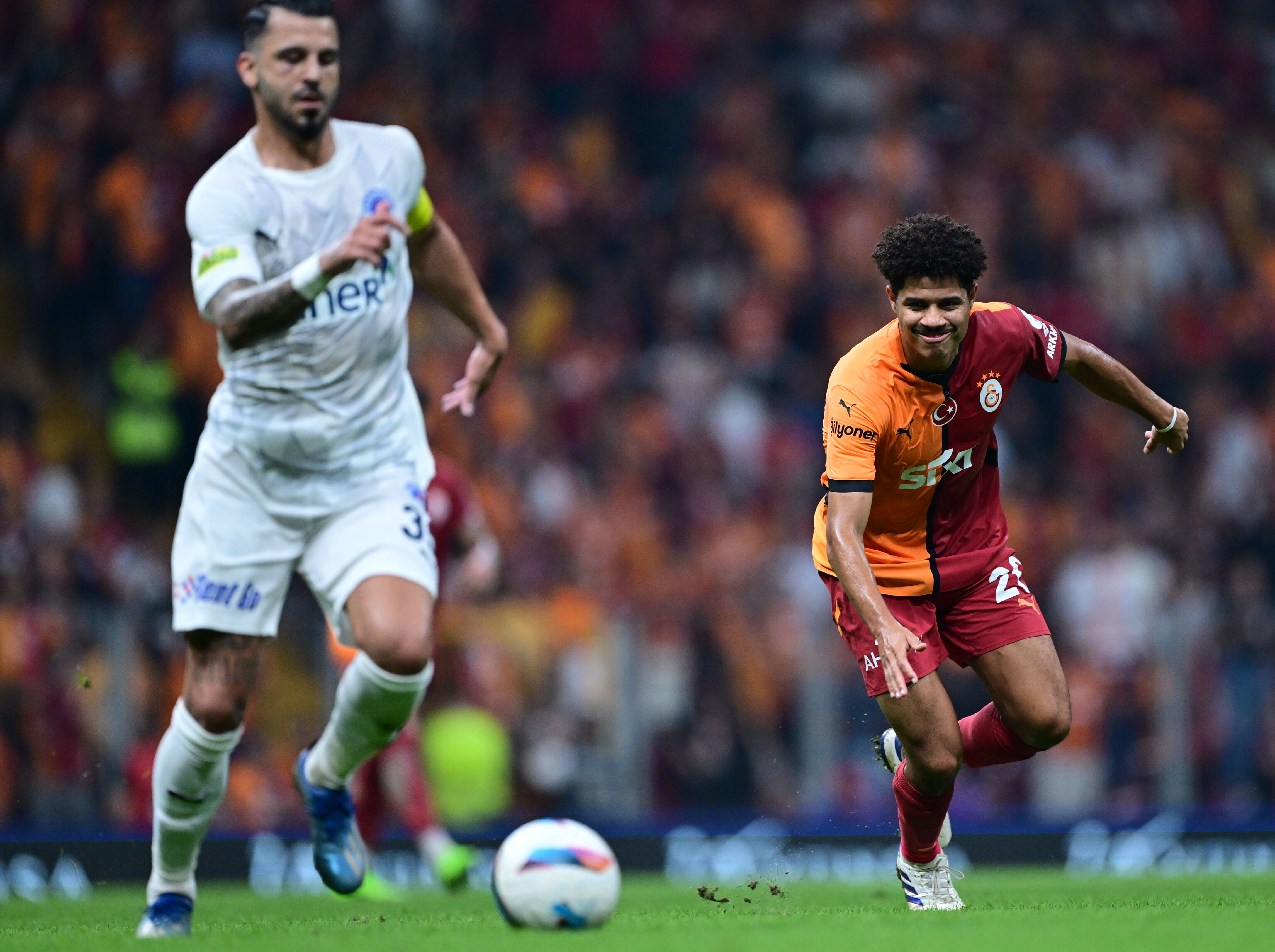 Galatasaray, derbi zaferi sonrası kaotik bir sürece girdi! İşte yıkımın gerekçeleri Galatasaray, derbi zaferi sonrası kaotik bir sürece girdi! İşte yıkımın gerekçeleri - 1. Resim