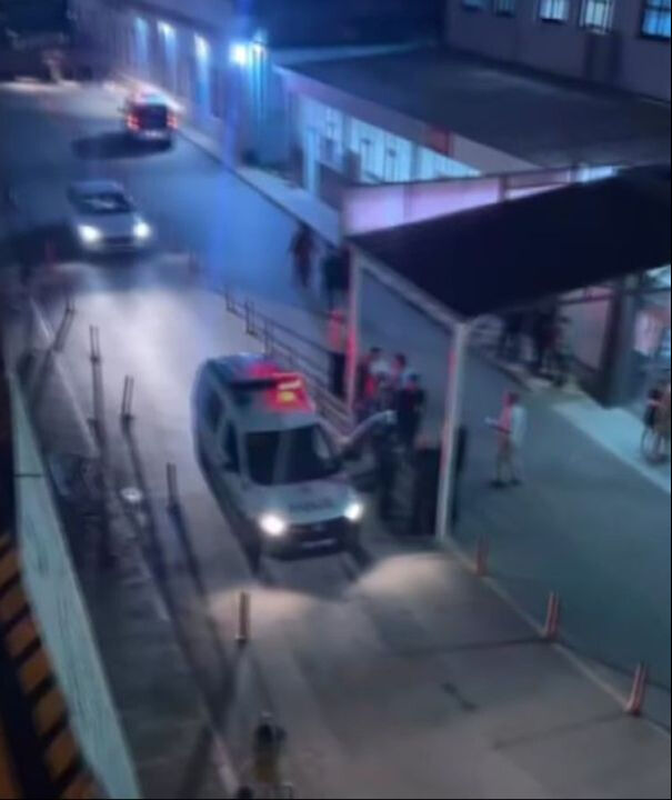 Hastaneye pompalı tüfekli baskın! Sağlık çalışanları rehin alındı, gerekçesi "pes" dedirtti - 1. Resim