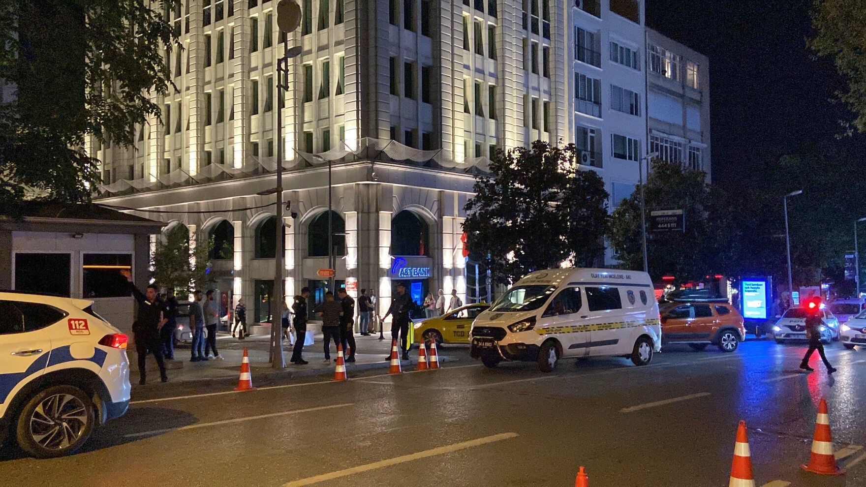 İstanbul'un göbeğinde meydan savaşı! Şişli'de cadde ortasında silahlı kavga, yaralı var - 1. Resim