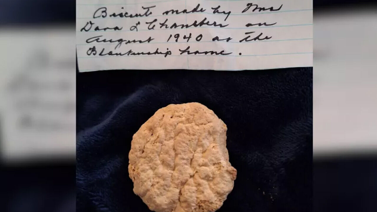 Ölen büyükannenin buzdolabından çıktı, tam 84 yıllık! Yanında bir de not var - 1. Resim