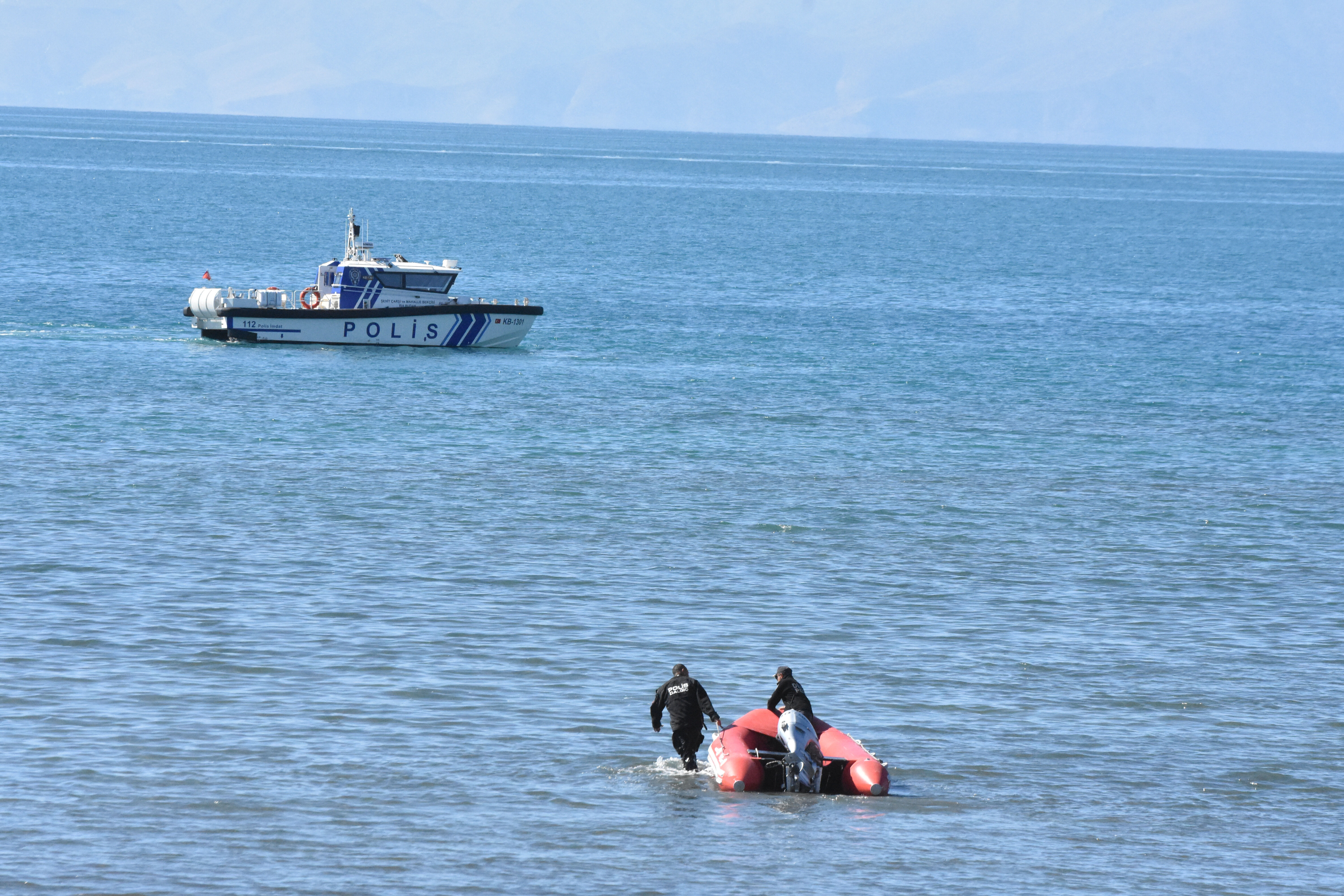Van'da kaybolan Rojin'i arama çalışmaları 8 gündür devam ediyor! Termal kameralar devreye sokuldu Van'da kaybolan Rojin'i arama çalışmaları 8 gündür devam ediyor! Termal kameralar devreye sokuldu - 1. Resim