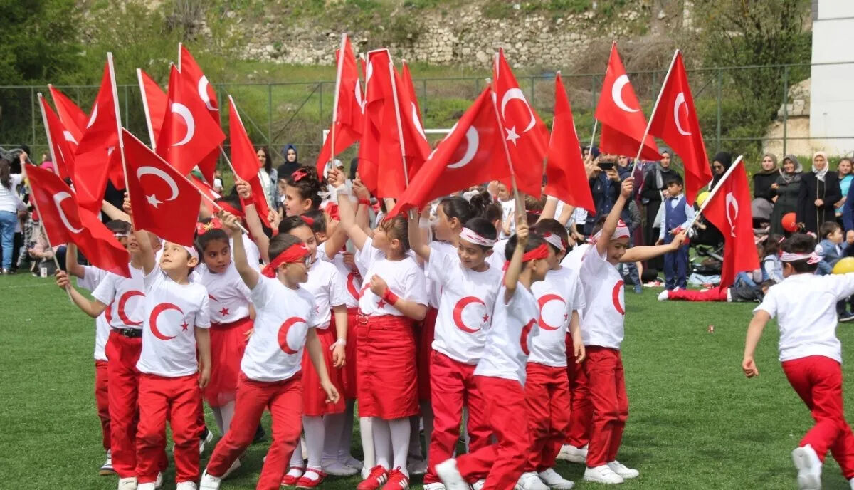 28 Ekim Pazartesi günü okullar yarım gün tatil mi? 28 Ekim Pazartesi günü okullar yarım gün tatil mi? - 1. Resim