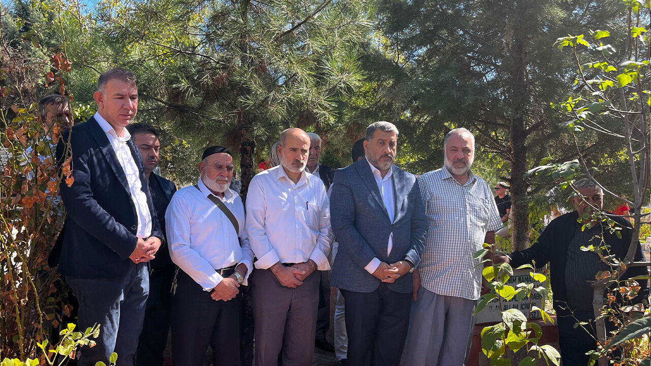 Diyarbakır'da vahşice katledilen Yasin Börü ve arkadaşları 10 yılın ardından unutulmadı Diyarbakır'da vahşice katledilen Yasin Börü ve arkadaşları 10 yılın ardından unutulmadı - 1. Resim