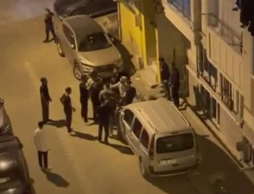 Düğünde çıkan laf atma tartışması Esenyurt sokaklarını savaş alanına çevirdi Düğünde çıkan laf atma tartışması Esenyurt sokaklarını savaş alanına çevirdi - 3. Resim