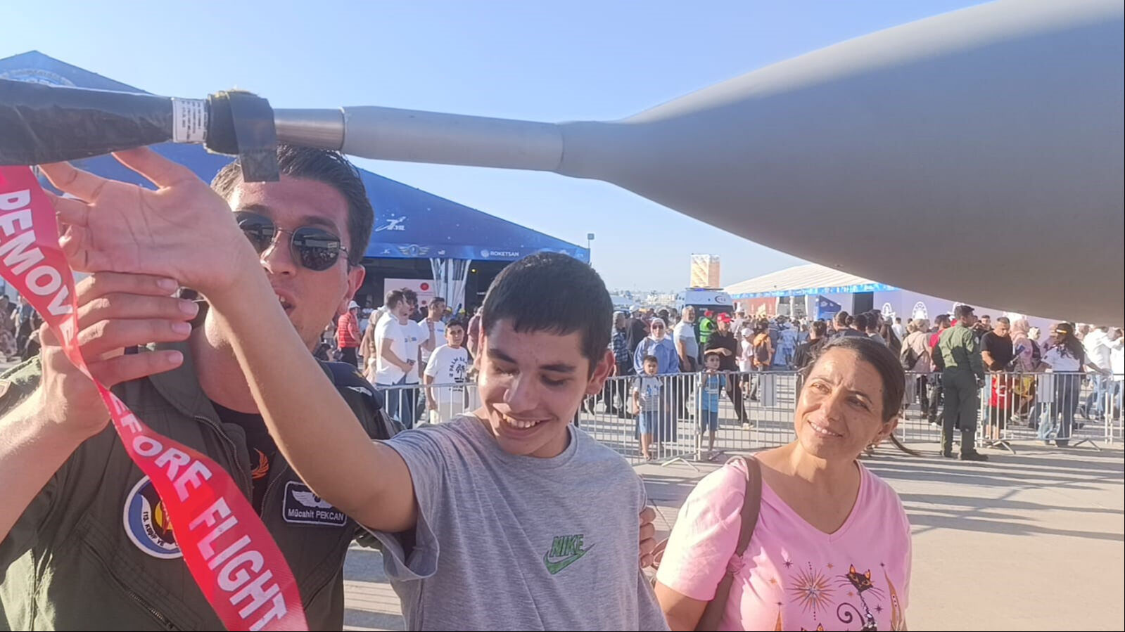 Engelli kardeşlerin hayali gerçek oldu... TEKNOFEST'te duygulandıran anlar - 3. Resim