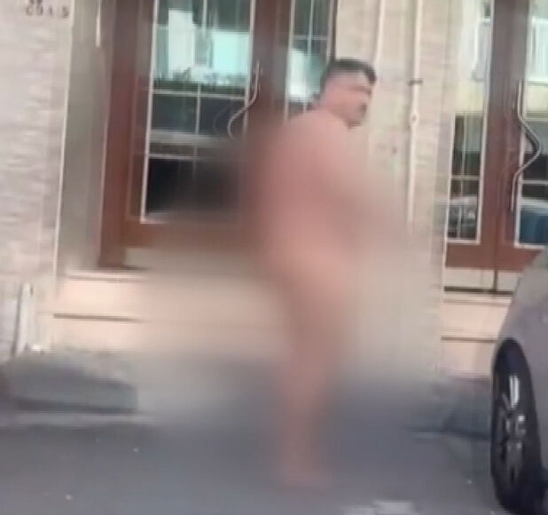 Esenyurt'ta soyunup sokağa çıkan şüpheli yakalandı! Toplam 3 suç kaydı var Esenyurt'ta soyunup sokağa çıkan şüpheli yakalandı! Toplam 3 suç kaydı var - 2. Resim