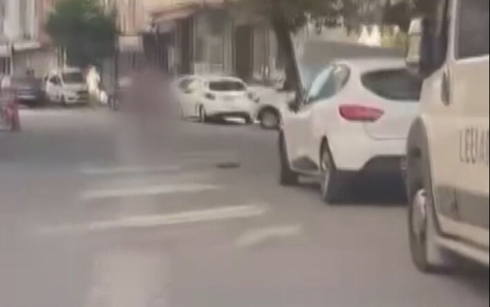 Esenyurt'ta soyunup sokağa çıkan şüpheli yakalandı! Toplam 3 suç kaydı var Esenyurt'ta soyunup sokağa çıkan şüpheli yakalandı! Toplam 3 suç kaydı var - 1. Resim